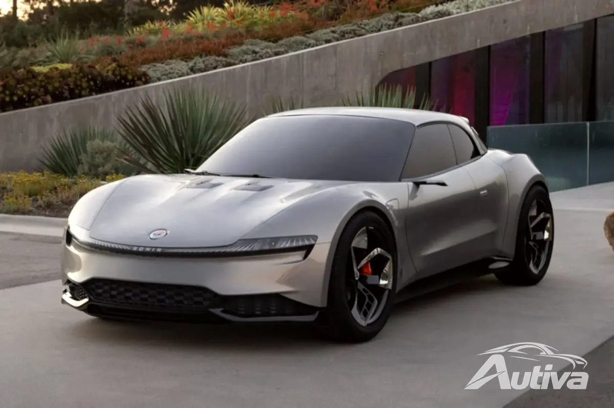 Fisker Ronin – elektryczny supersamochód przechadza się luksusową alejką
