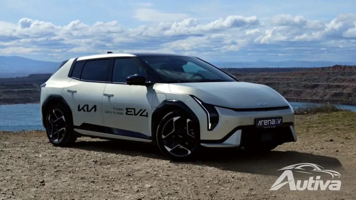 Parte anteriore della linea GT della berlina Kia EV4