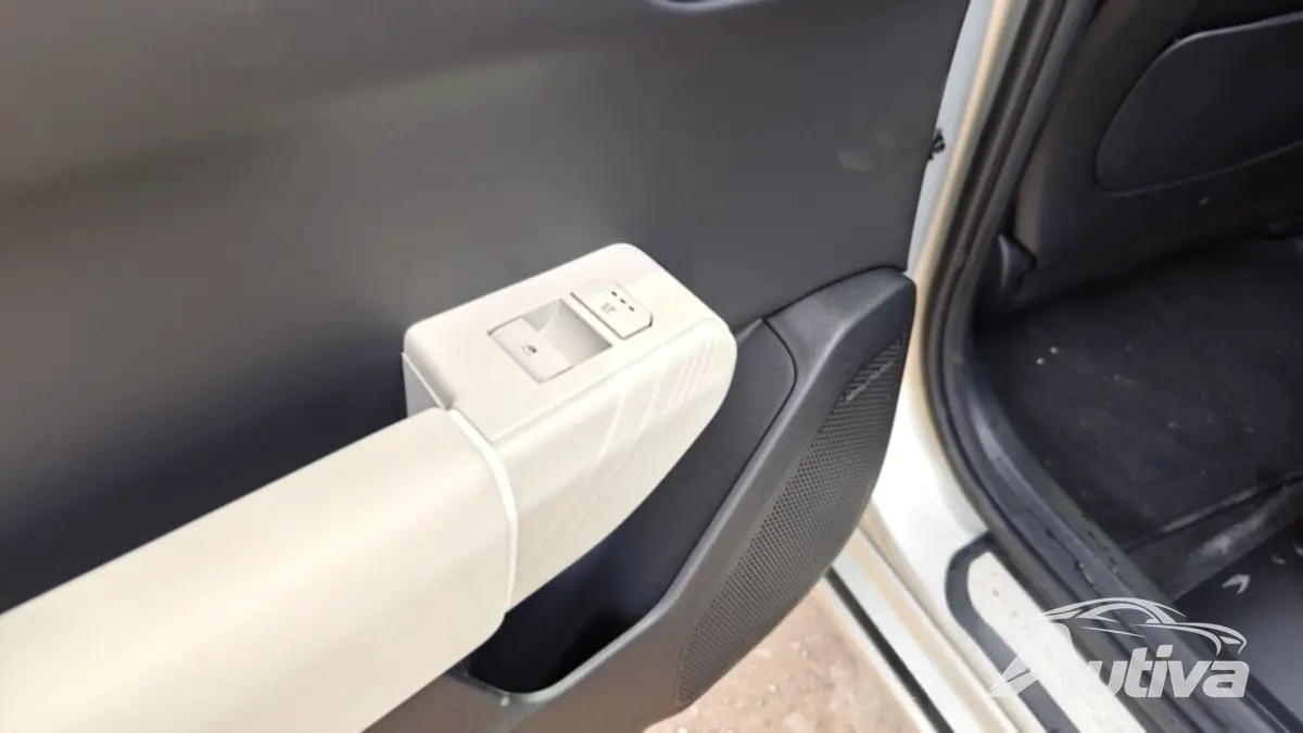 Wyposażenie tylnych siedzeń Kia EV4