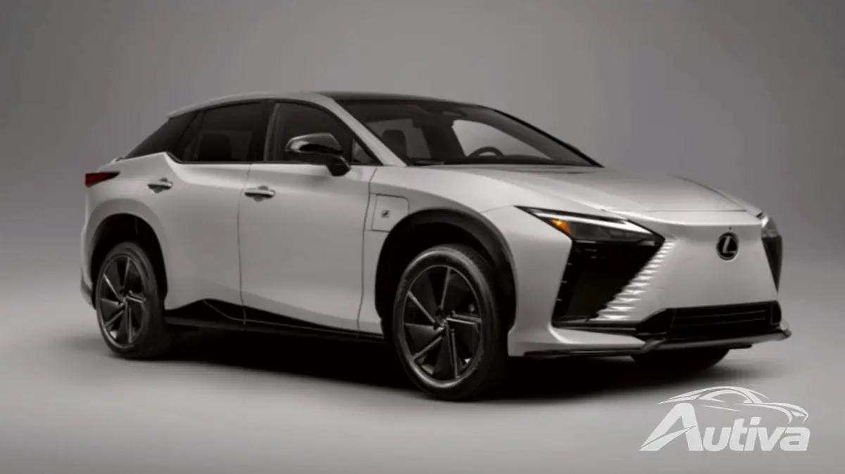Lexus geeft de RZ een boost met meer vermogen, meer bereik en een handmatige schakelervaring