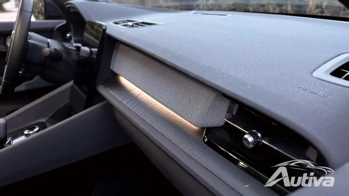 Het dashboard van de Polestar 2 is erg mooi. maar we zouden het nephout ruilen voor iets substantieels.