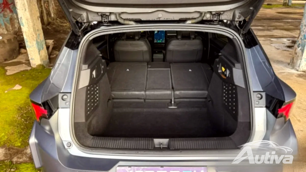 De opslagmogelijkheden zijn sterk in de Renault Scenic E-Tech.