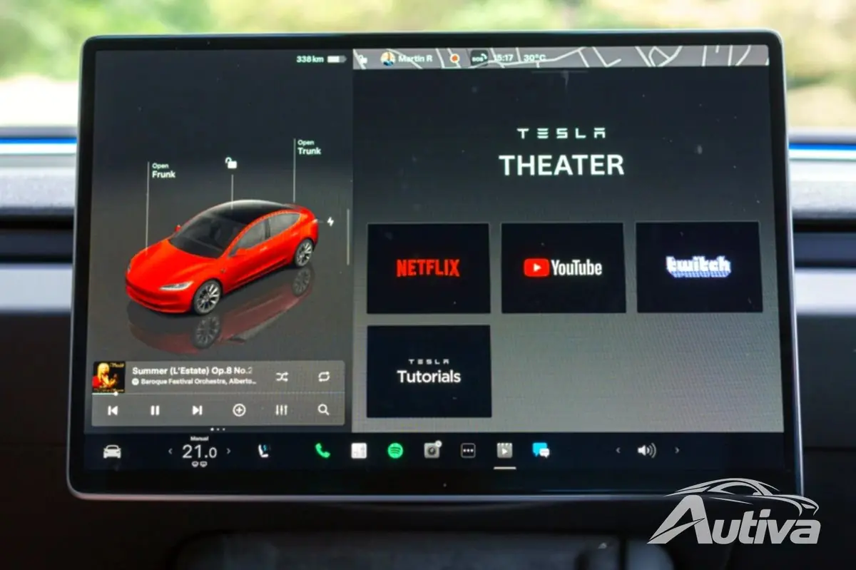 Im Model 3 wird das Warten nie langweilig.