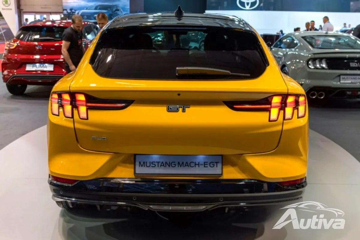 Ford roept bijna 49.000 Mustang Mach-E terug vanwege een batterijprobleem Ford roept bijna 49.000 Mustang Mach-E terug vanwege een batterijprobleem