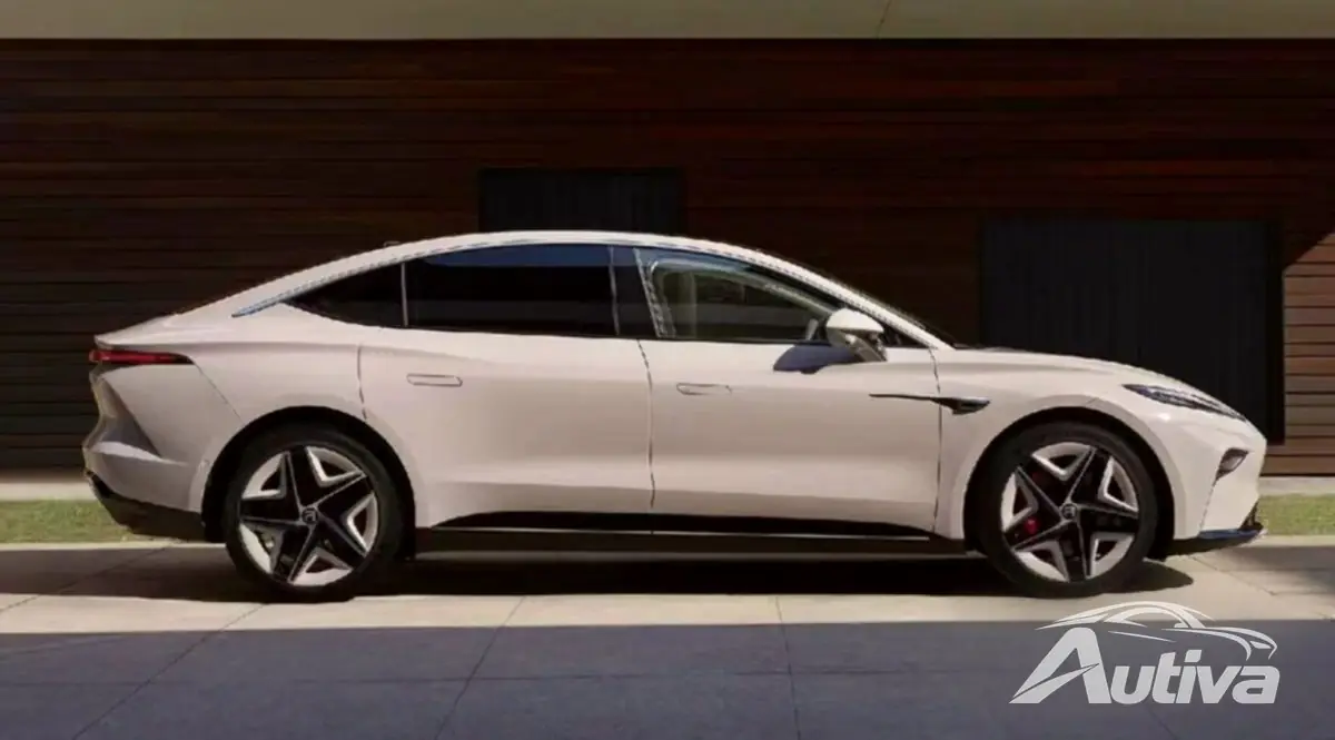 ライジング F7 は交換可能なバッテリーを搭載した 30,000 ドルの電気セダンです