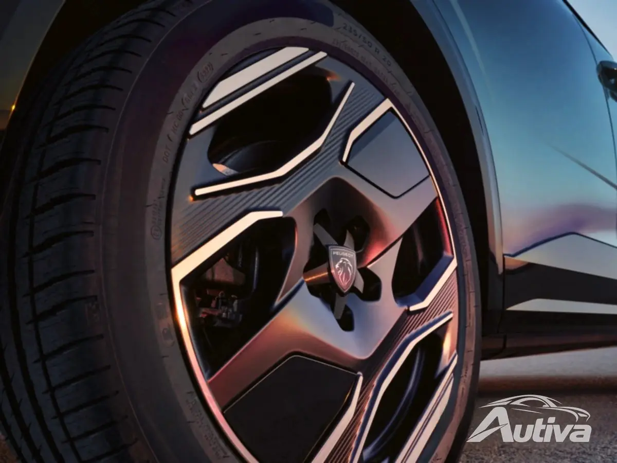 Peugeot E-3008 vorgestellt: Langstreckenmodell mit 98-kWh-Batterie 8