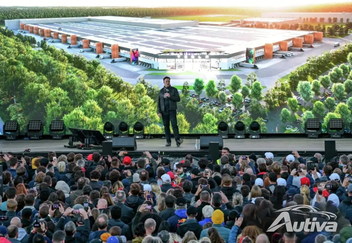 إيلون ماسك يقدم Gigafactory الجديد إيلون ماسك يقدم Gigafactory الجديد