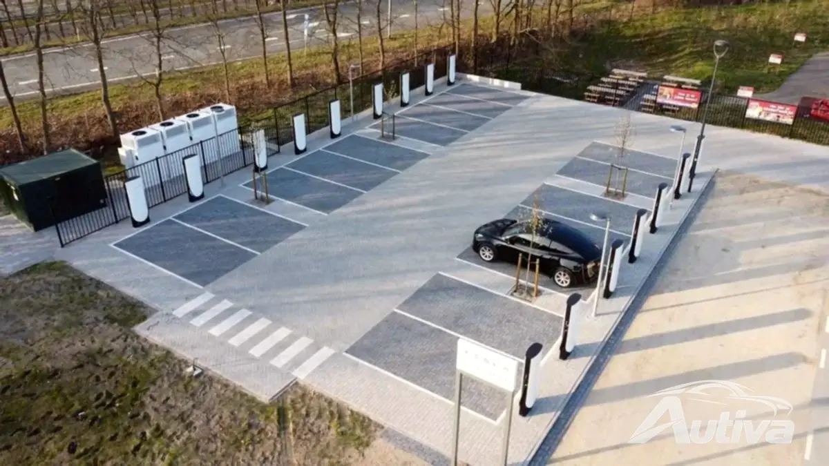 テスラ、テスラ以外の車両向けに初の V4 スーパーチャージャー サイトを開設 テスラ、テスラ以外の車両向けに初の V4 スーパーチャージャー サイトを開設