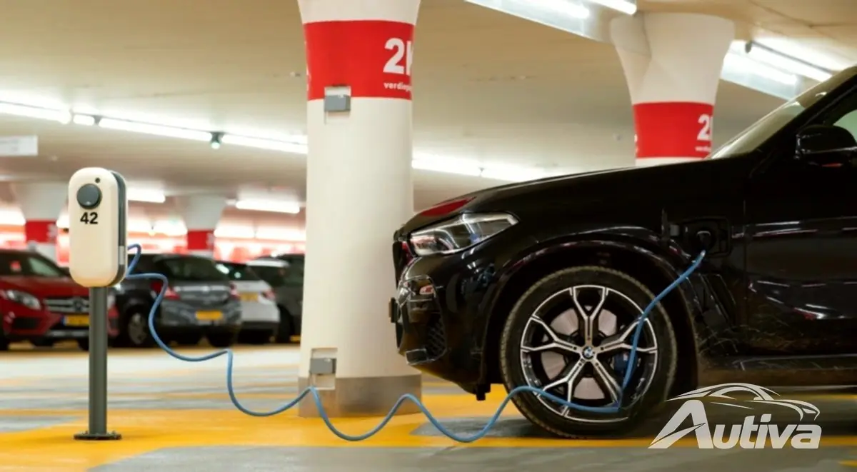 تشير البيانات إلى أن مبيعات السيارات الكهربائية ارتفعت بنسبة الثلث على مستوى العالم تشير البيانات إلى أن مبيعات السيارات الكهربائية ارتفعت بنسبة الثلث على مستوى العالم