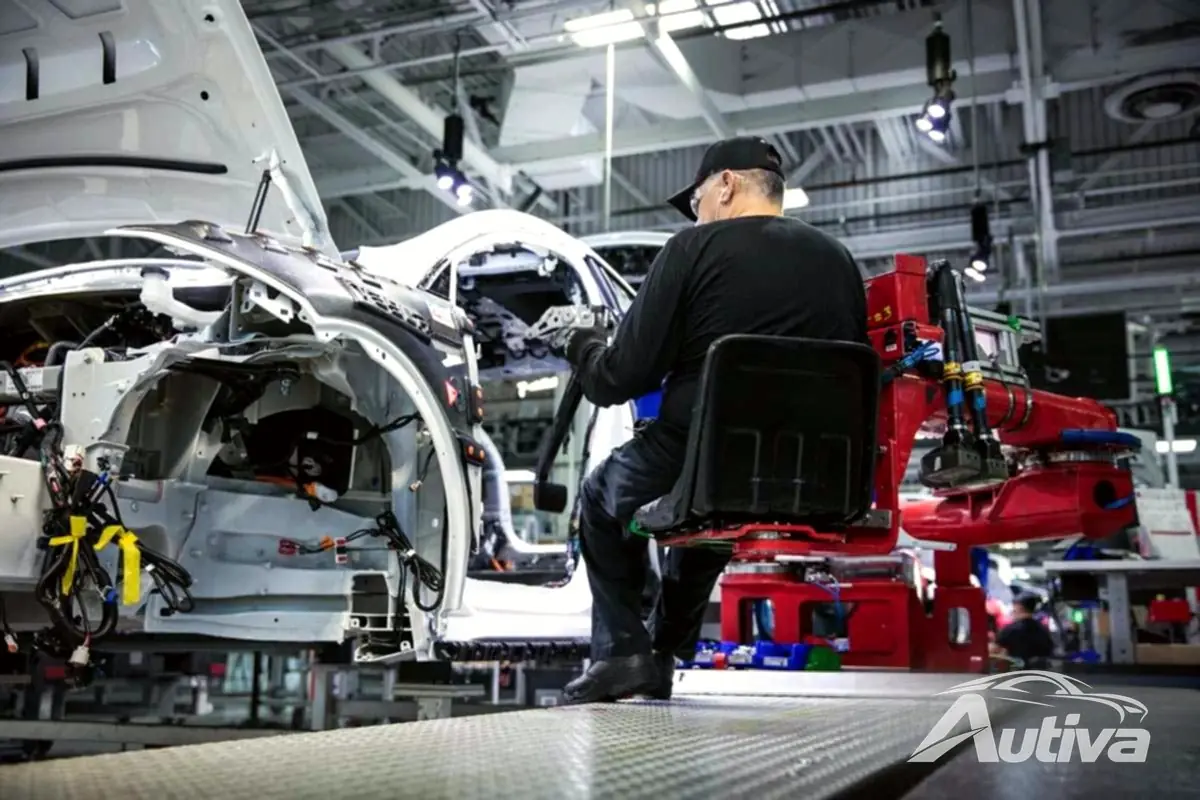Tesla сокращает расходы: тысячи сотрудников уволены на фоне снижения продаж Tesla сокращает расходы: тысячи сотрудников уволены на фоне снижения продаж