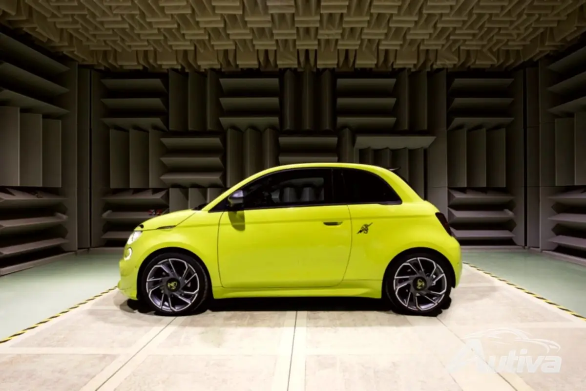 Os sons falsos do motor do Abarth 500e levaram 6.000 horas para serem ajustados Os sons falsos do motor do Abarth 500e levaram 6.000 horas para serem ajustados