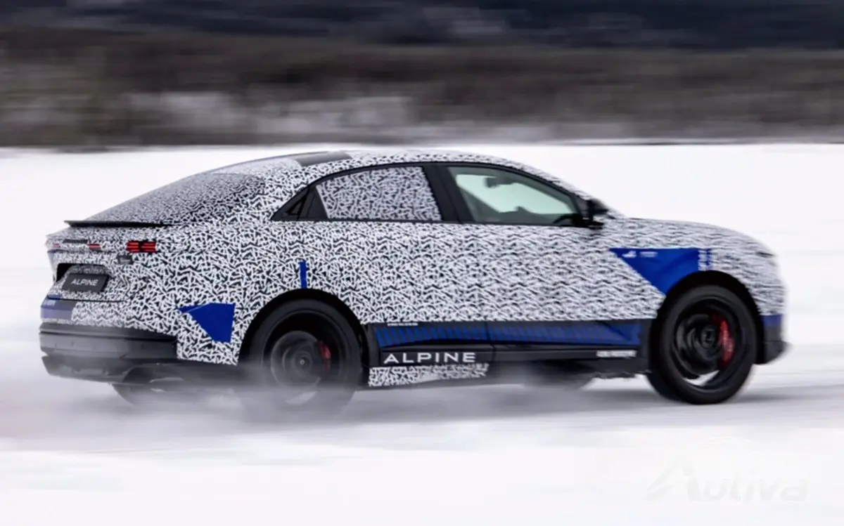 L'Alpine A390 viene sottoposto ai test invernali, rivelate le sue dimensioni L'Alpine A390 viene sottoposto ai test invernali, rivelate le sue dimensioni