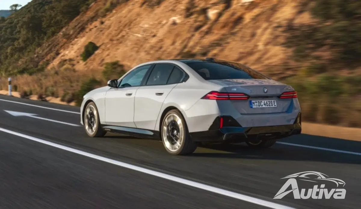 La BMW i5 viene lanciata con due propulsori elettrici La BMW i5 viene lanciata con due propulsori elettrici