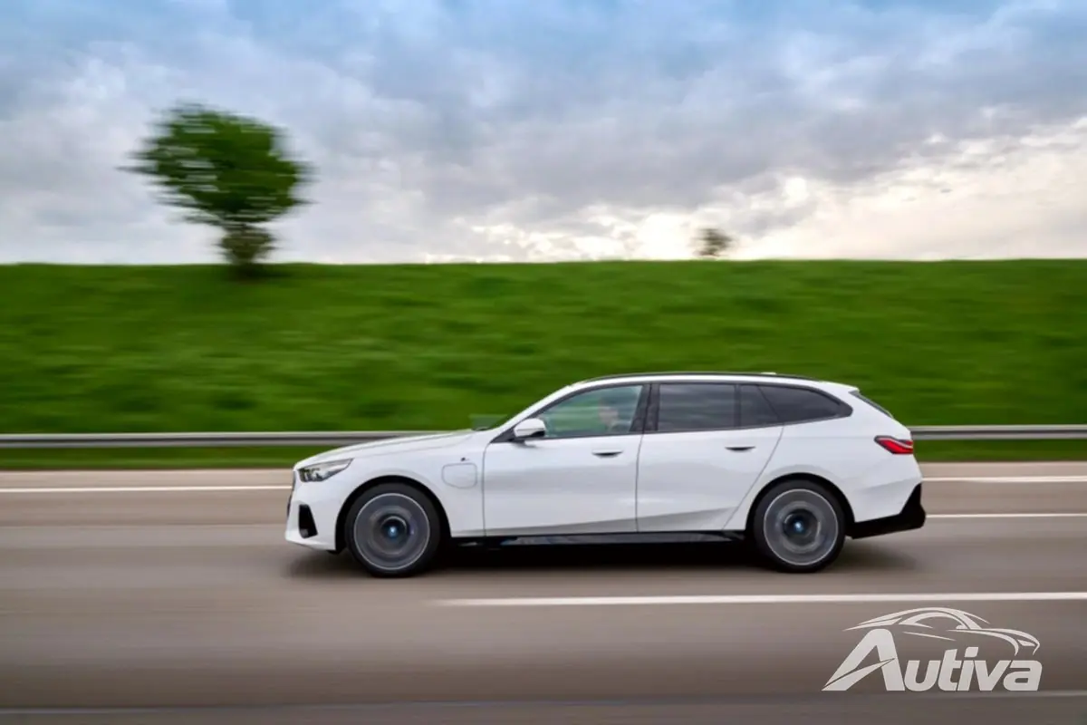 BMW i5 Touring 배송 시작, PHEV 버전도 작업 중