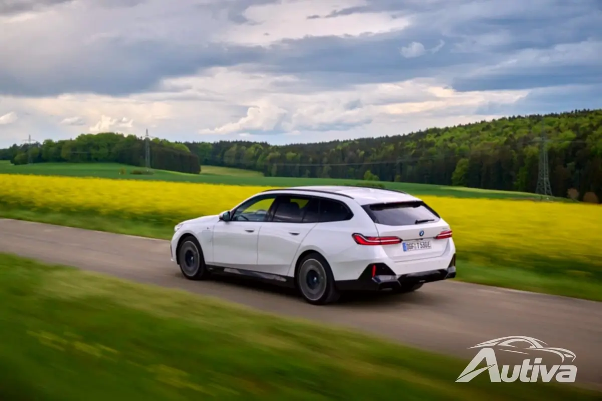 BMW i5 Touring 배송 시작, PHEV 버전도 작업 중
