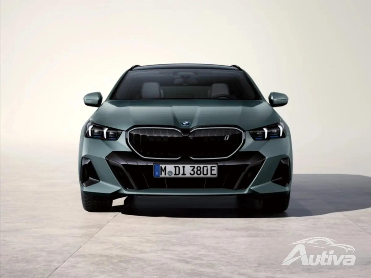 BMW i5 Touring: la station wagon più grande, comoda e costosa del marchio 5