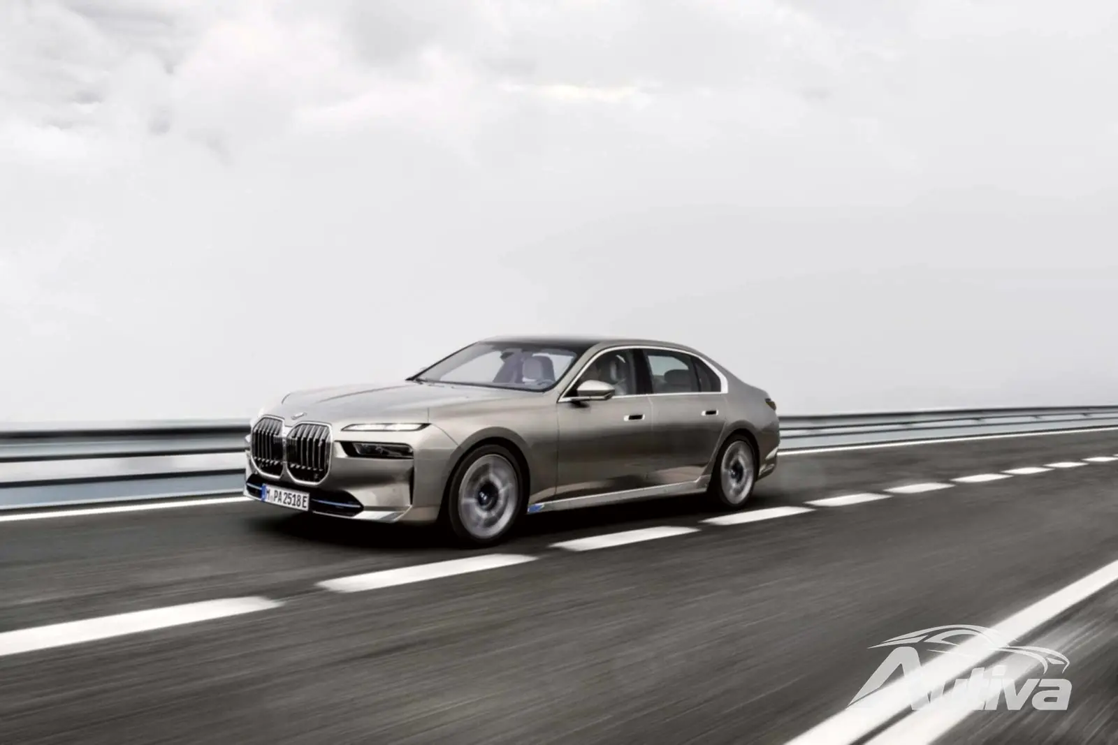 BMW i7 高级轿车上市，起价 120,000 美元 25