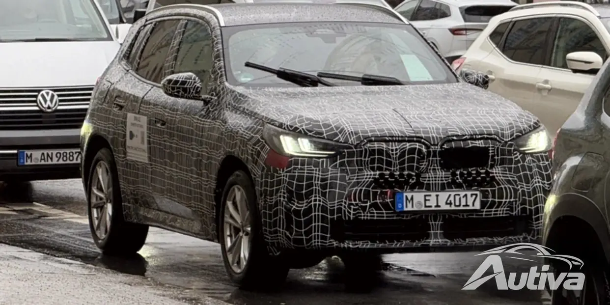 BMW iX3 repéré dans les rues de la ville, faisant allusion à un lancement imminent