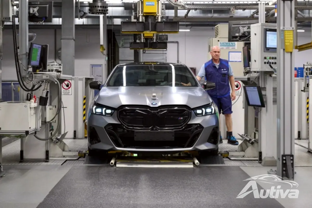 BMW, Dingolfing, Almanya'da i5 üretimine başlıyor BMW, Dingolfing, Almanya'da i5 üretimine başlıyor