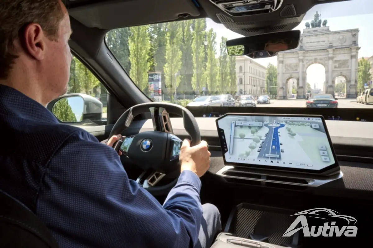 BMW와 Mapbox가 협력하여 운전을 더 쉽게 만드는 새로운 3D 뷰를 제공합니다.