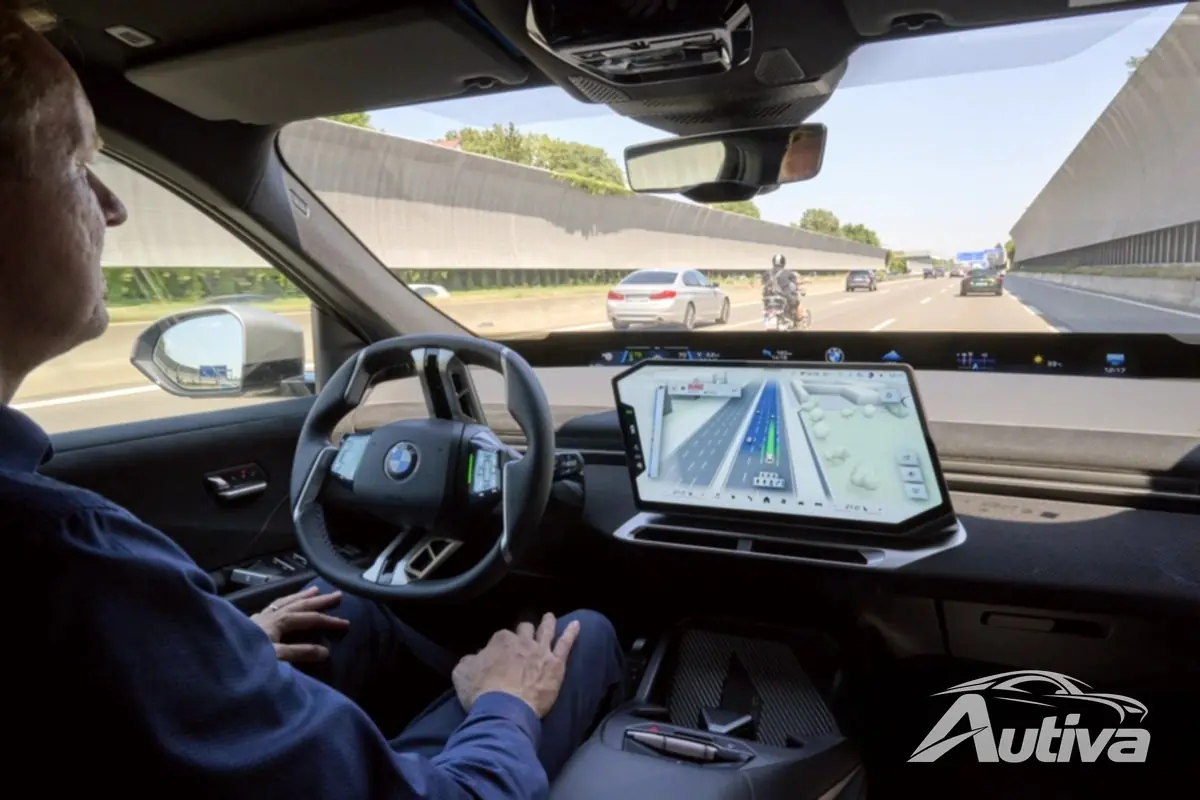 BMW와 Mapbox가 협력하여 운전을 더 쉽게 만드는 새로운 3D 뷰를 제공합니다.