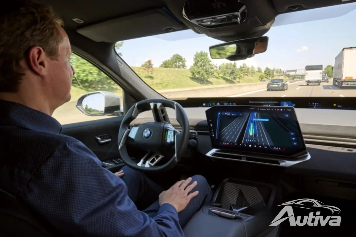 BMW와 Mapbox가 협력하여 운전을 더 쉽게 만드는 새로운 3D 뷰를 제공합니다.