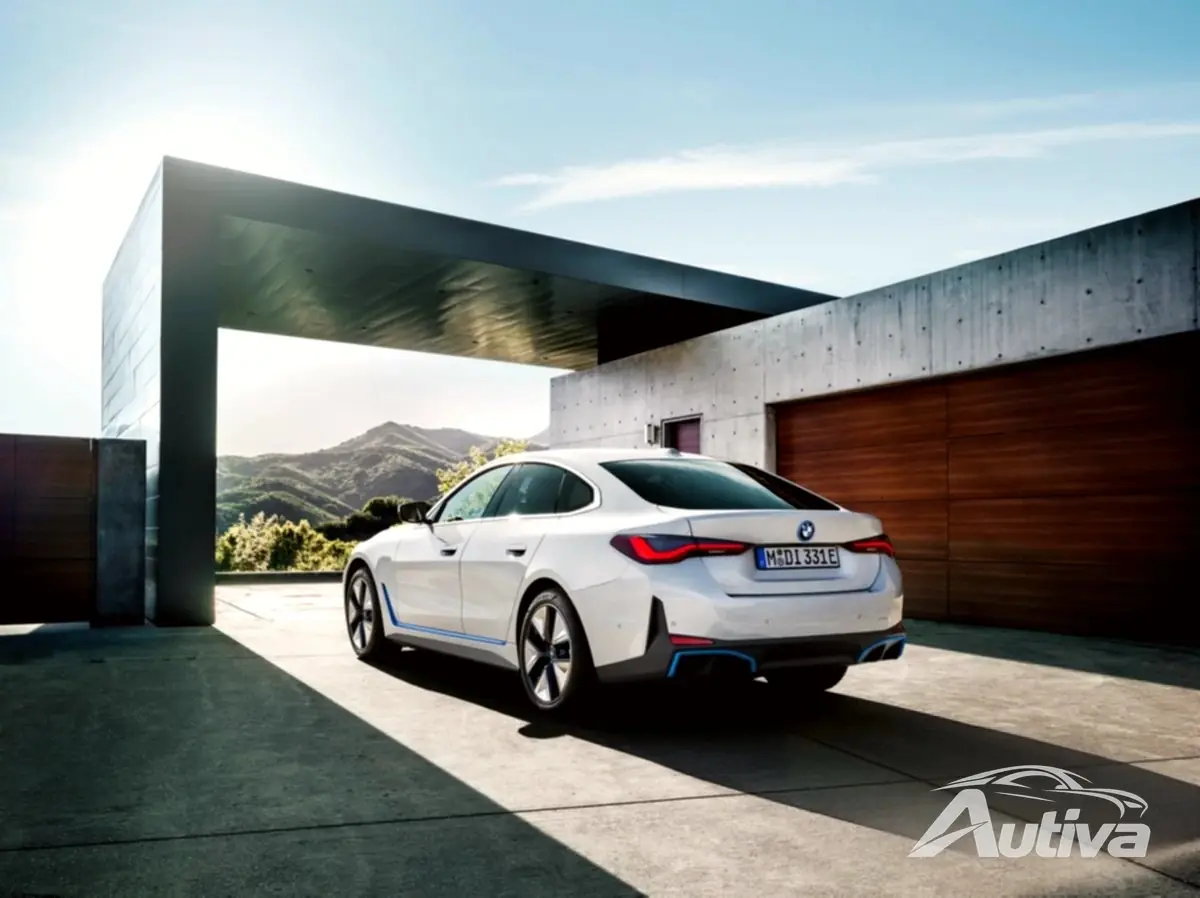 BMW geeft volledige details over de i4 sedan en iX SUV, inclusief prijzen
