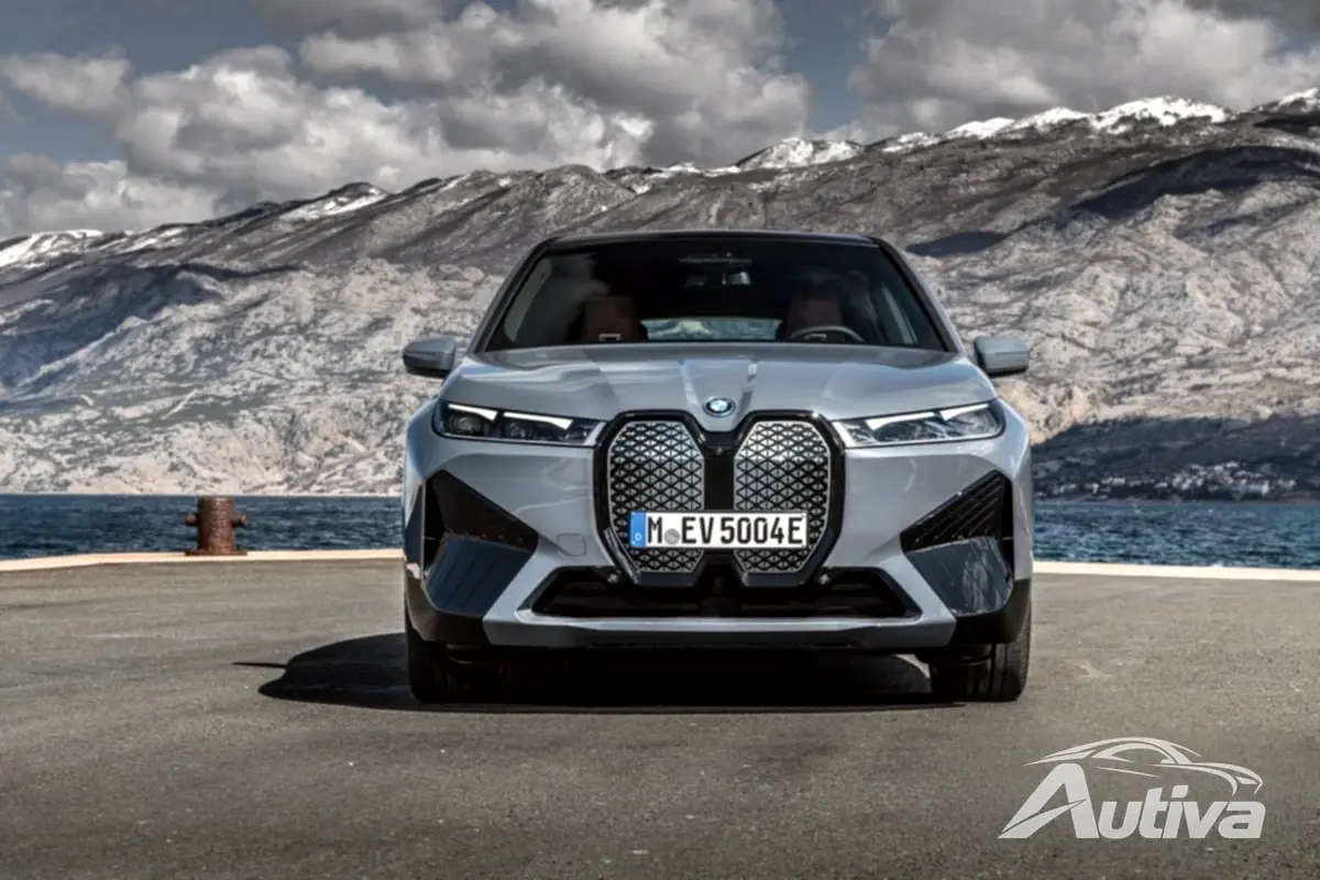 BMW detaljerar fullständigt i4 sedan och iX SUV, priser ingår