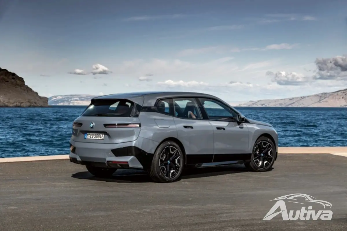 BMW detaljerar fullständigt i4 sedan och iX SUV, priser ingår