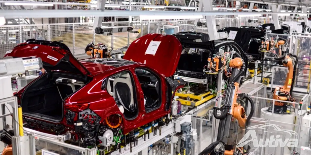 BMW تبدأ إنتاج سيارة iX2 الجديدة في مصنع ريغنسبورغ