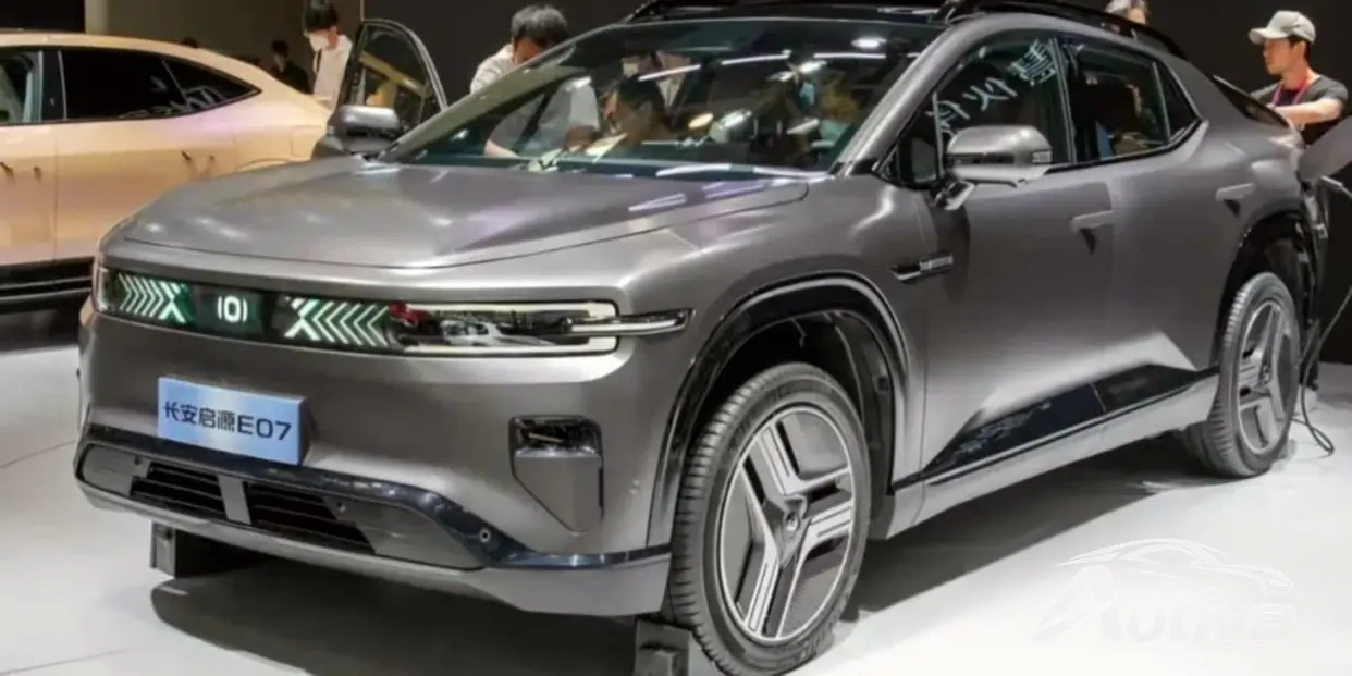 長安 Nevo E07: モビリティを再定義する、形を変える SUV