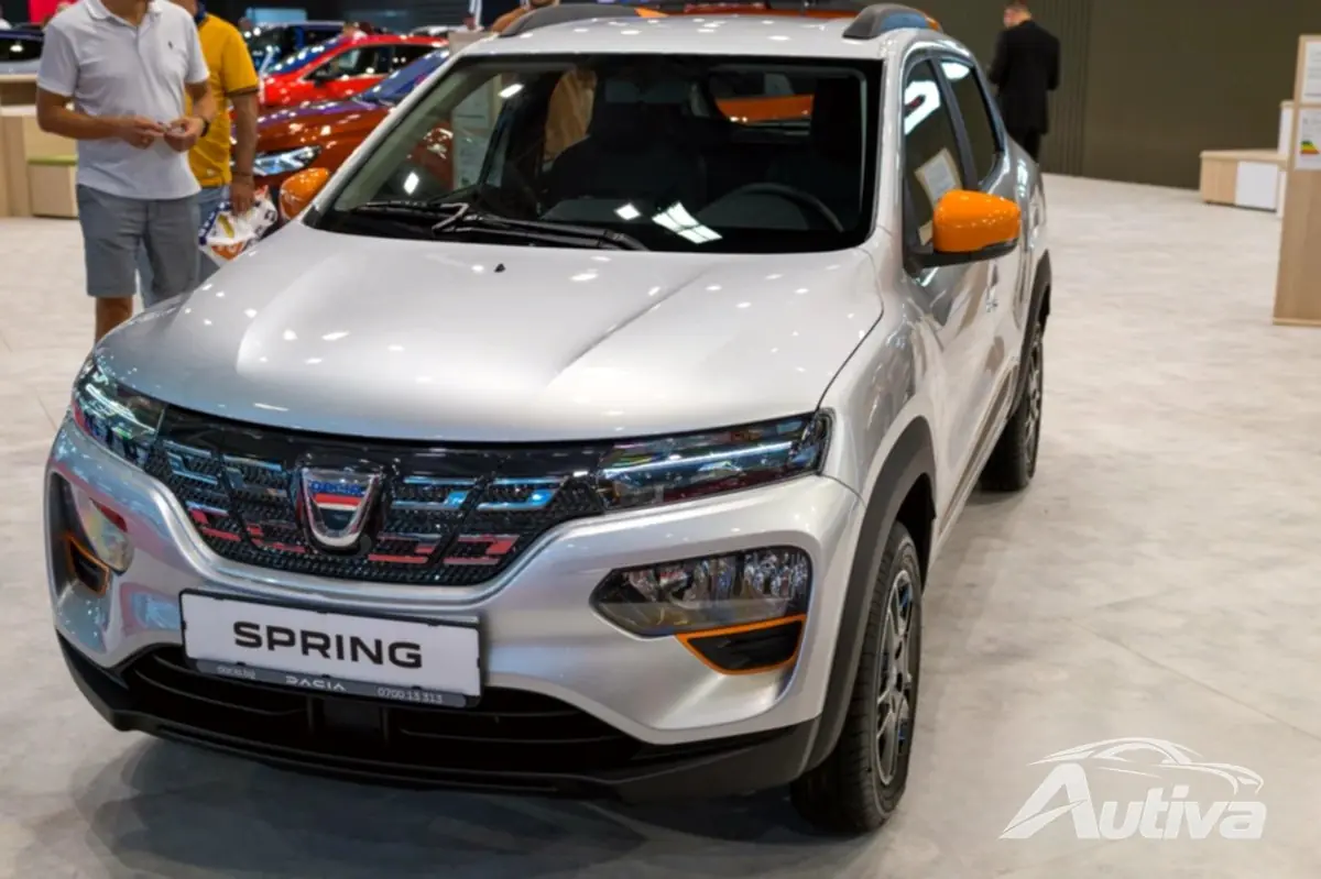 Primeras impresiones de Dacia Spring: una mirada rápida al interior del vehículo eléctrico económico 4