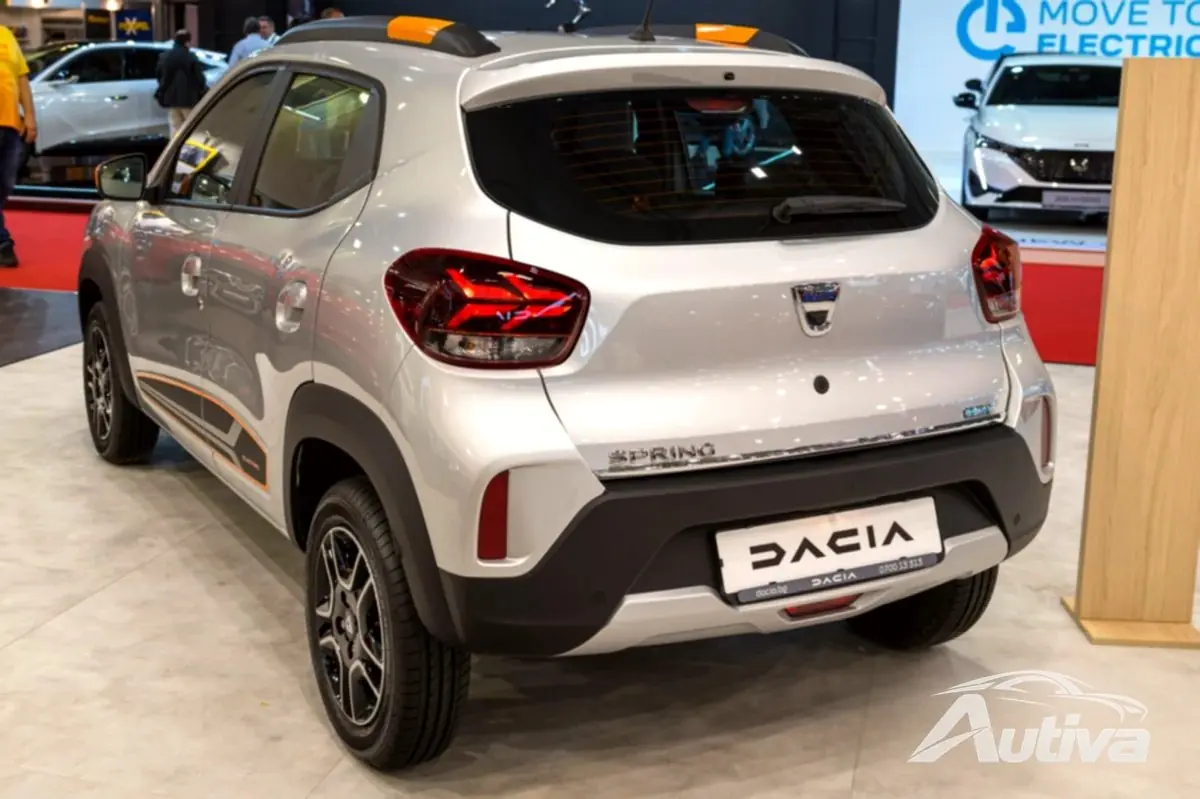 Primeras impresiones de Dacia Spring: una mirada rápida al interior del vehículo eléctrico económico 6