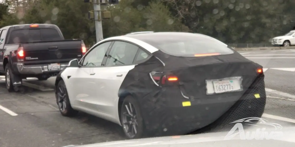Facelift des Tesla Model3 wieder auf den Straßen zu sehen