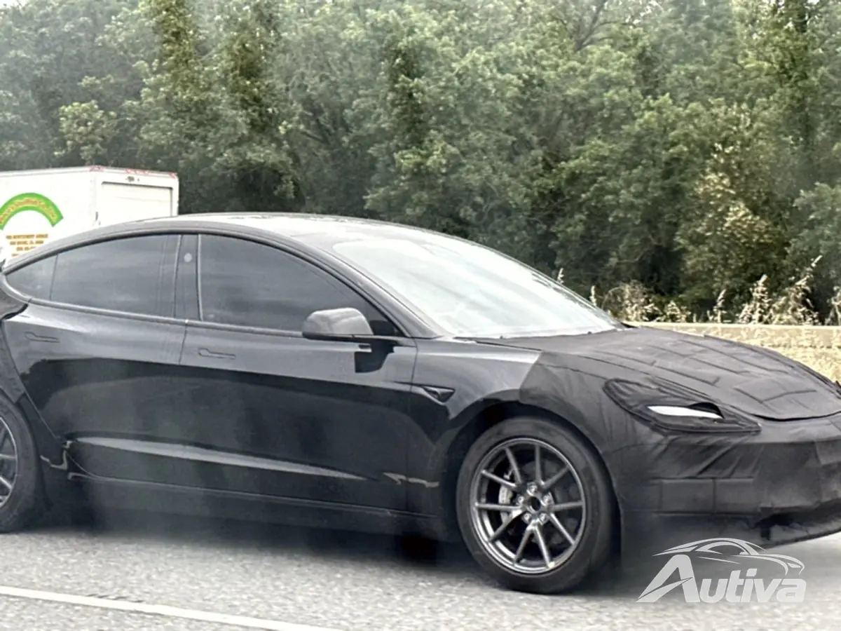 Getarntes Facelift des Tesla Model 3