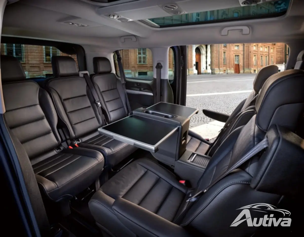 Fiat przedstawia minivana E-Ulysse z konfiguracją wewnętrzną w salonie