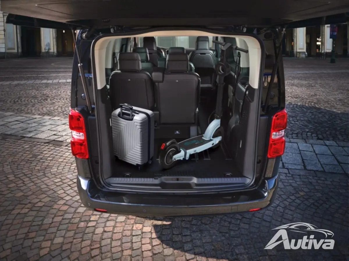 Fiat przedstawia minivana E-Ulysse z konfiguracją wewnętrzną w salonie Fiat przedstawia minivana E-Ulysse z konfiguracją wewnętrzną w salonie