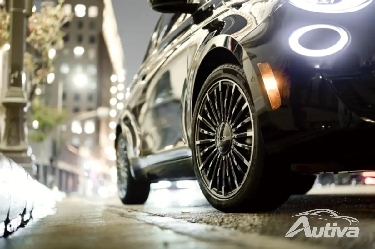 Fiat представляет две новые роскошные версии 500e для рынка США Fiat представляет две новые роскошные версии 500e для рынка США