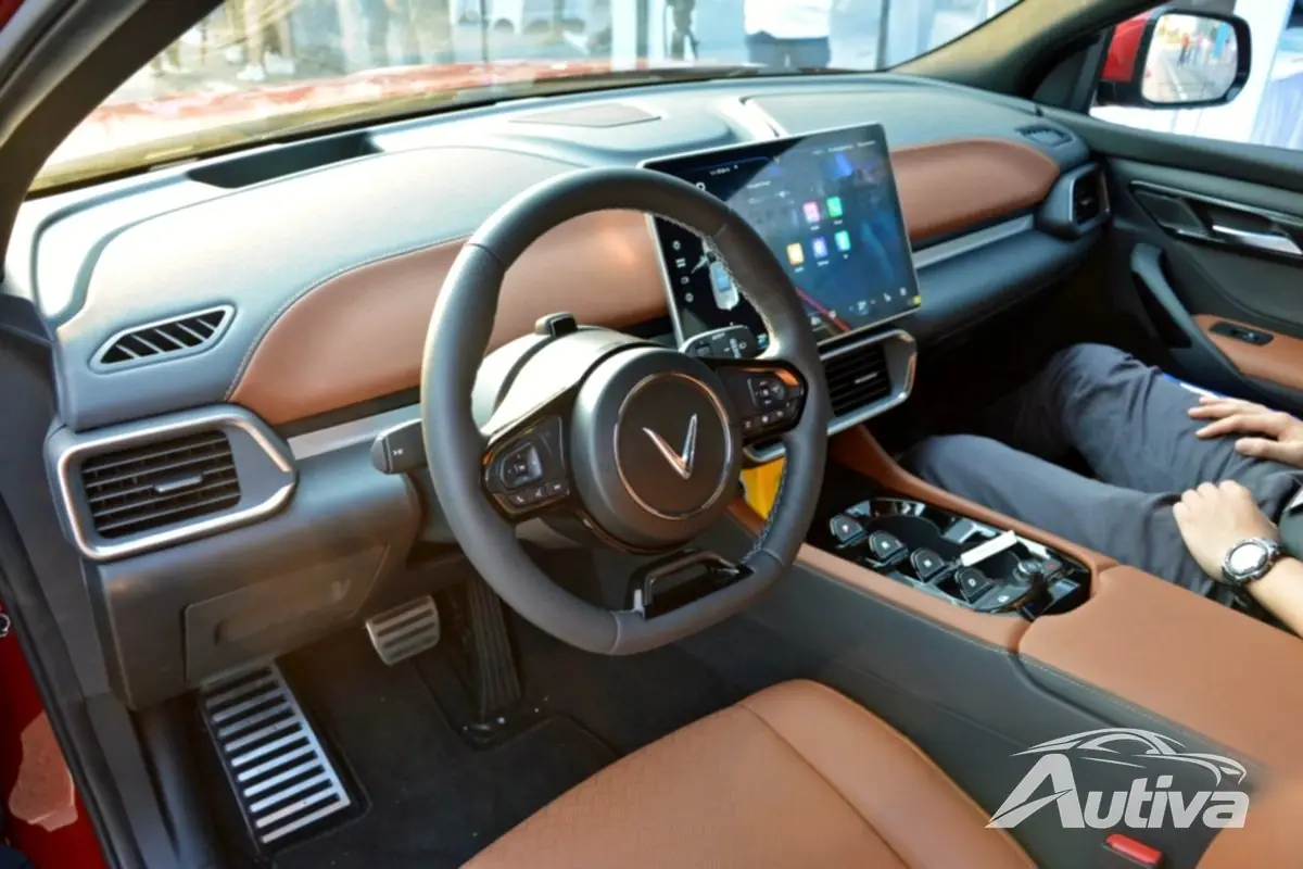 El interior del VF8 parece un lugar cómodo para estar El interior del VF8 parece un lugar cómodo para estar