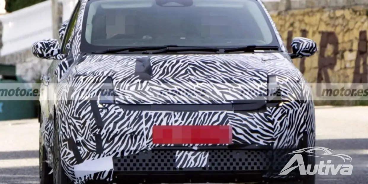 Premier aperçu : la Renault Twingo de Nissan enveloppée dans un camouflage complet