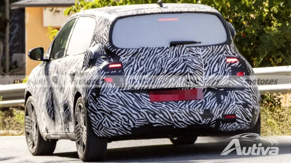 Вот наш первый взгляд на Nissan Renault Twingo в полном камуфляже.