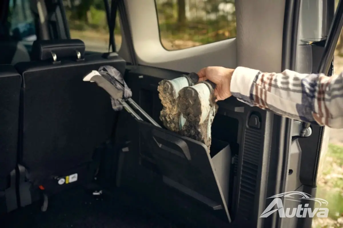 福特推出适合冒险的 E-Tourneo Courier 10