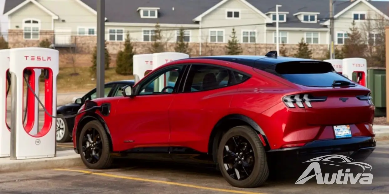 福特为 F-150 Lightning 和 Mustang Mach-E 车主推出免费 NACS 适配器