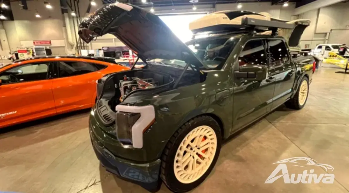 福特 F-150 Lightning 和野马 Mach-E 亮相 SEMA 2022