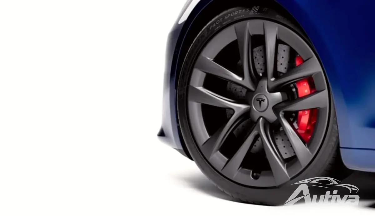 Tesla propose désormais des freins en carbone améliorés pour les modèles Plaid Tesla propose désormais des freins en carbone améliorés pour les modèles Plaid