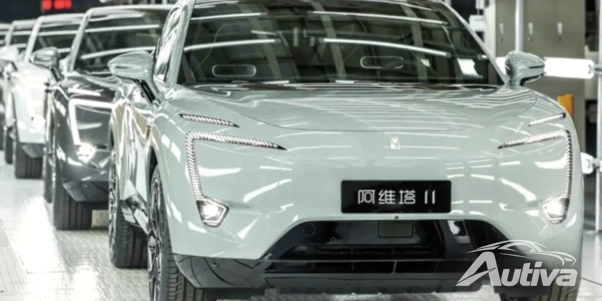 ファーウェイ、長安、CATL、最初のAvatr 11 EVを生産ラインから発表