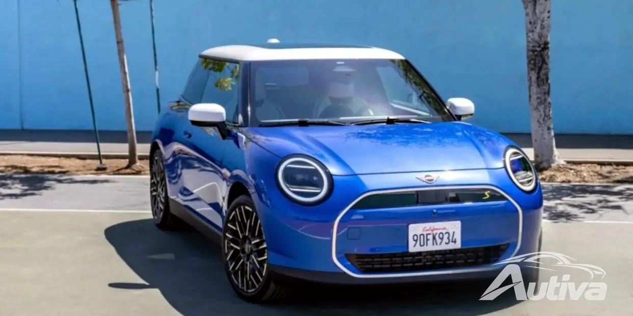 Внутри MINI Cooper Electric 2024 года: классический шарм и передовые технологии