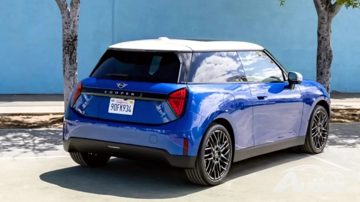 2024 款 MINI Cooper Electric 内部：经典魅力与尖端技术的邂逅 6