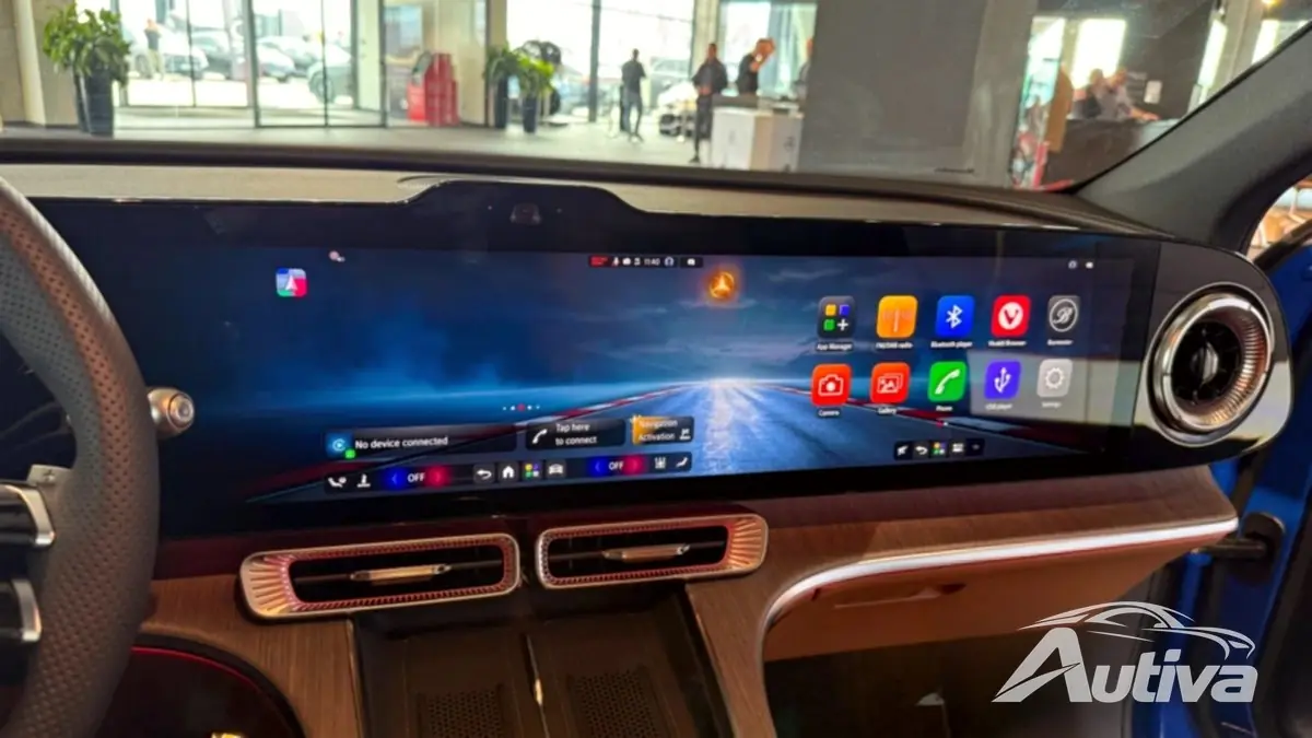 Экраны — главная тема Mercedes GLC 400.