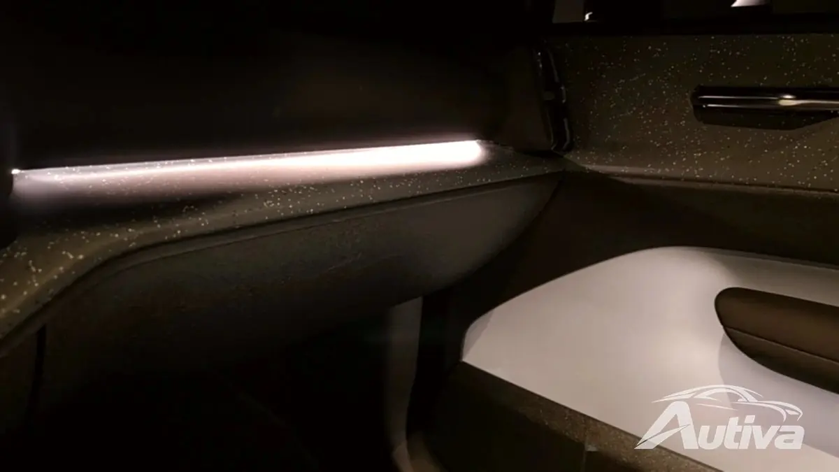 Todas as aberturas parecem fazer parte da iluminação ambiente, mas não fazem.